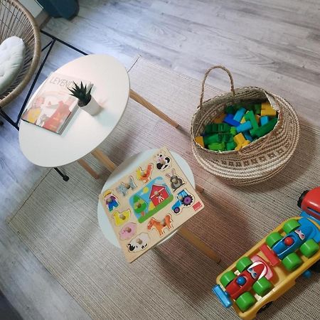 Roommy Leon Bagian luar foto