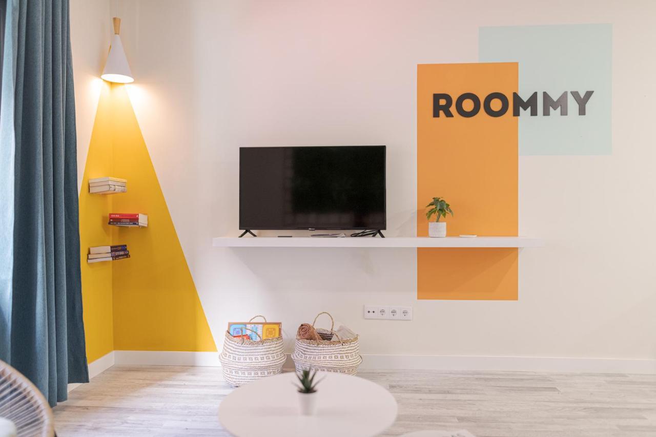 Roommy Leon Bagian luar foto