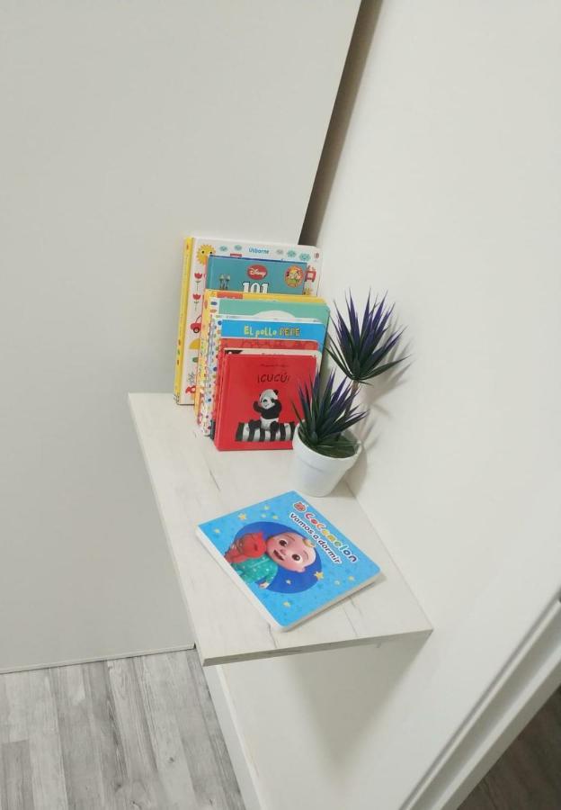Roommy Leon Bagian luar foto