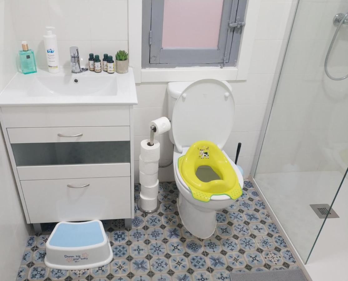 Roommy Leon Bagian luar foto